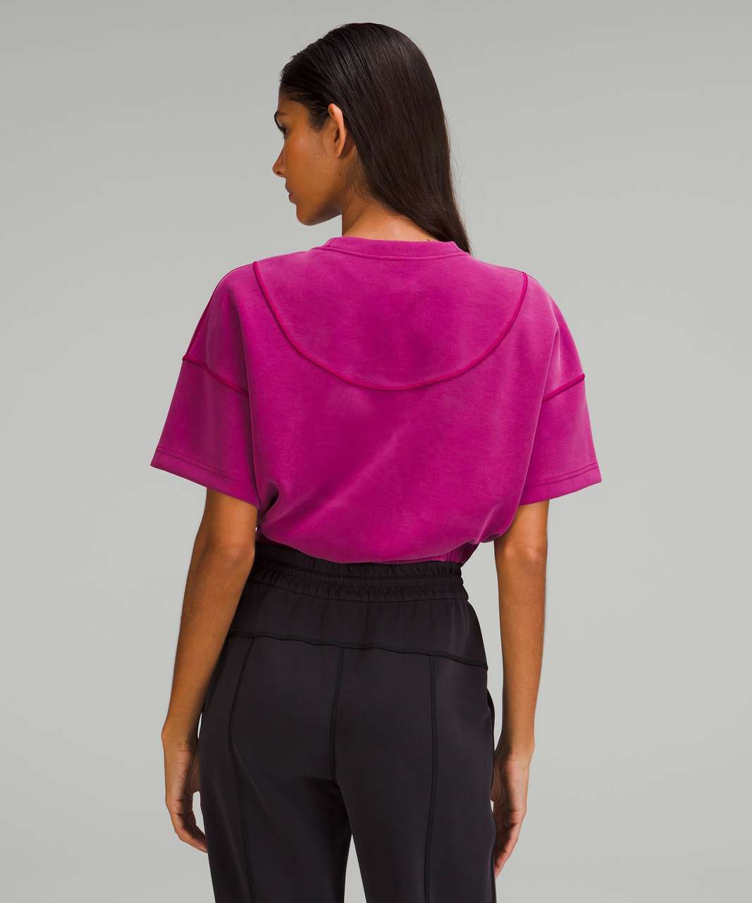 https://storage.googleapis.com/lulu-fanatics/product/75696/1280/lululemon-softstreme-gathered-t-shirt-magenta-purple-054428-403502.jpg