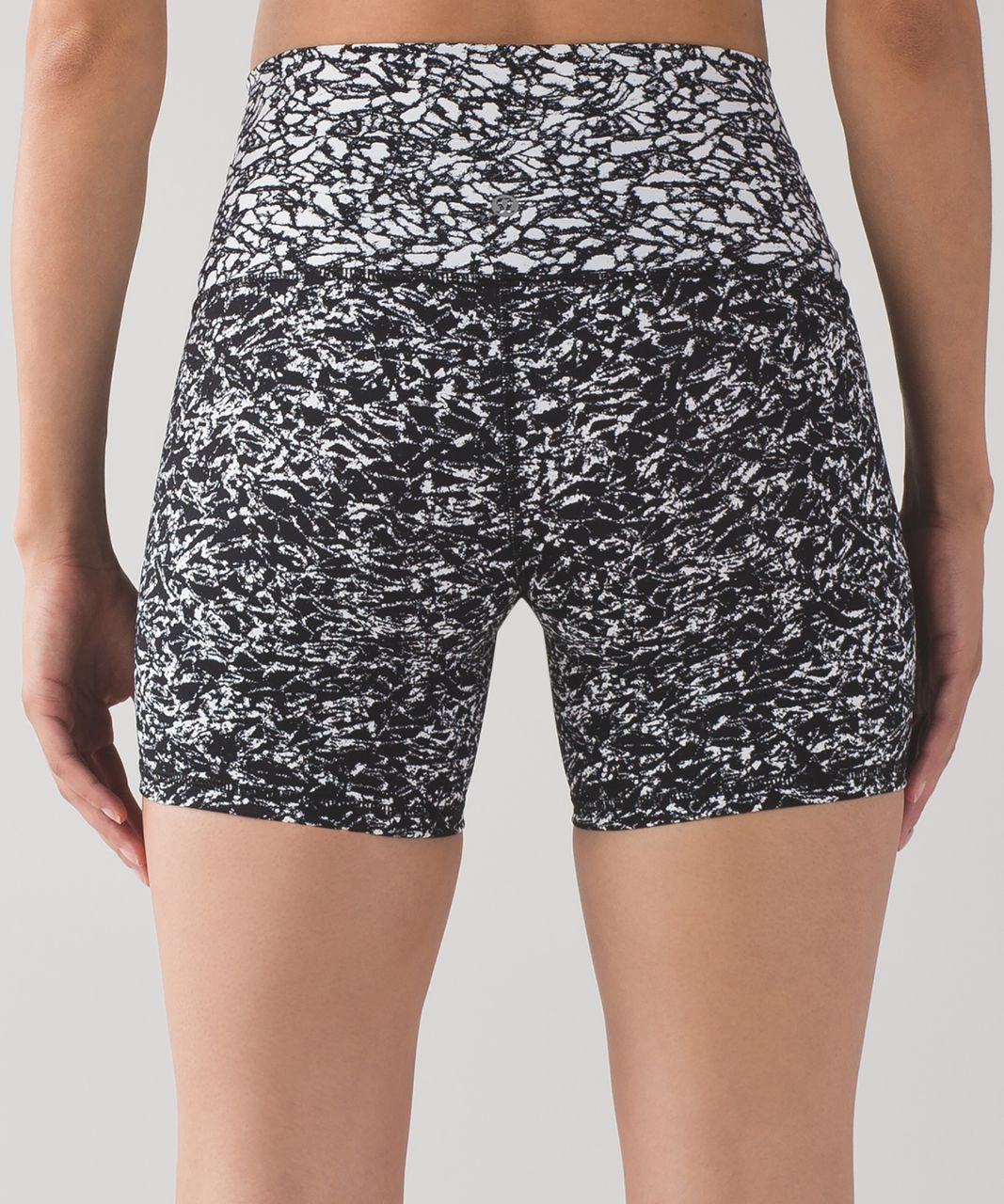 Lululemon Wunder Short 5" - Iced Wave White Black / Ice Breaker White Black