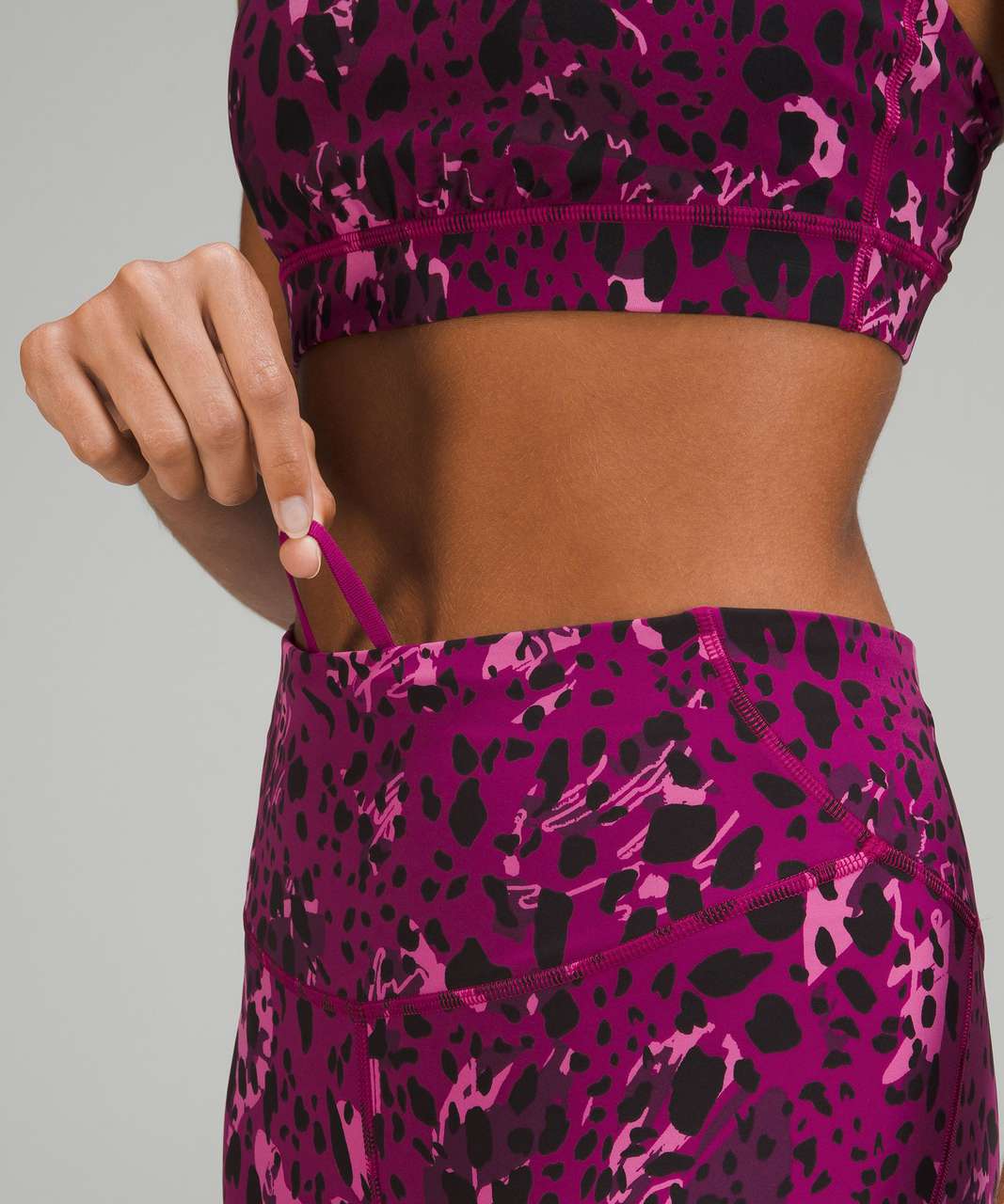 Lululemon 8 Cheetah Print Mesh - Gem