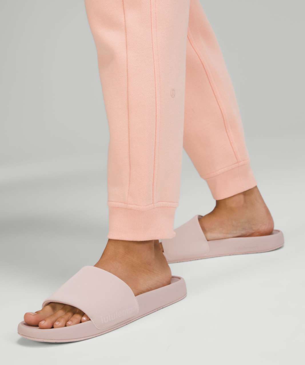 Lululemon Scuba High-Rise Jogger 7/8 Length - Peach Satin