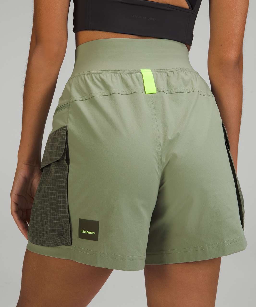 Lululemon Multi-Pocket Cargo High-Rise Hiking Short 5" - Laurel Green