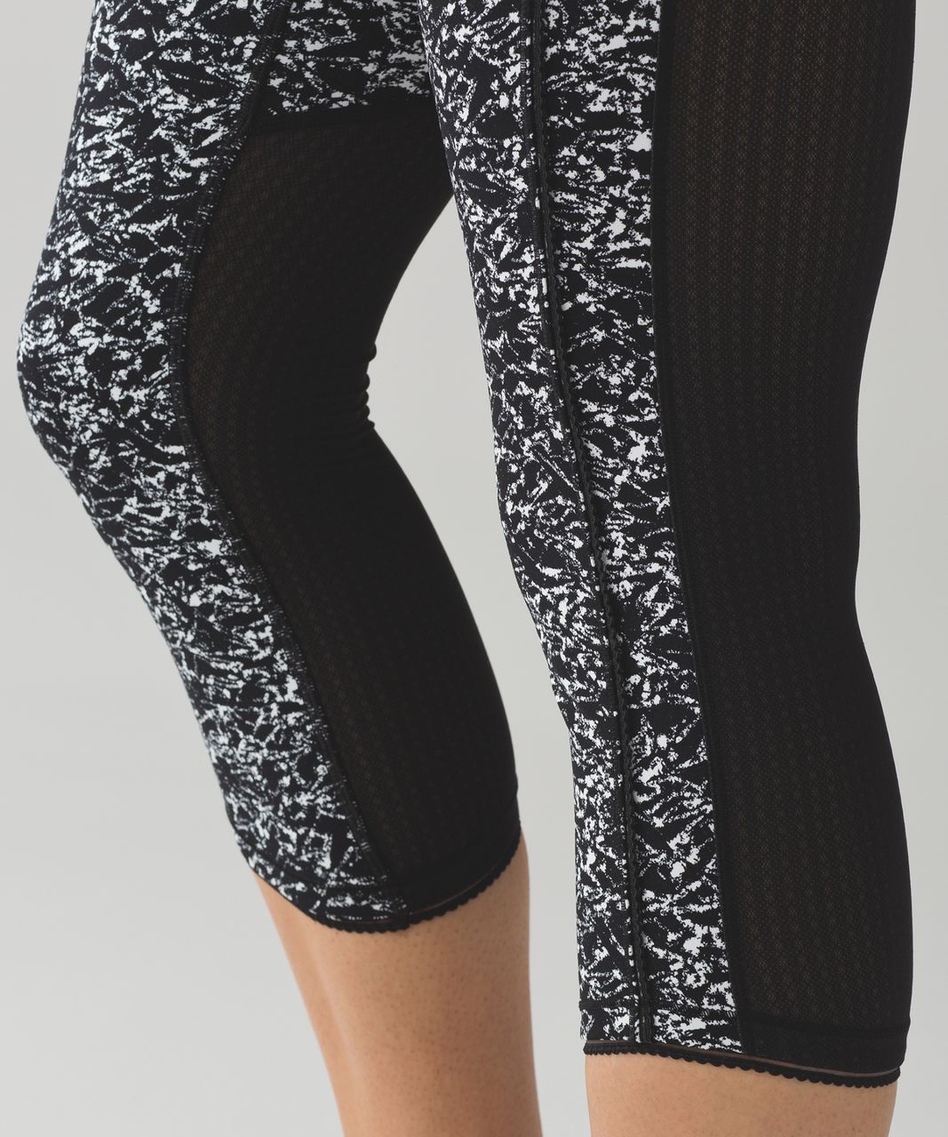 Lululemon Deep Breath Crop (21" ) - Iced Wave White Black / Black