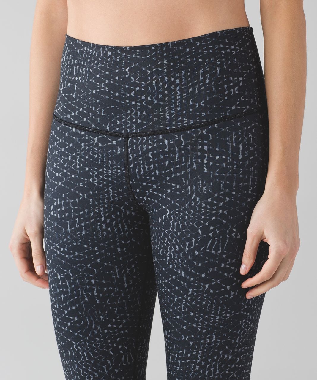 Lululemon True Self Crop II - Samba Snake Battleship Black