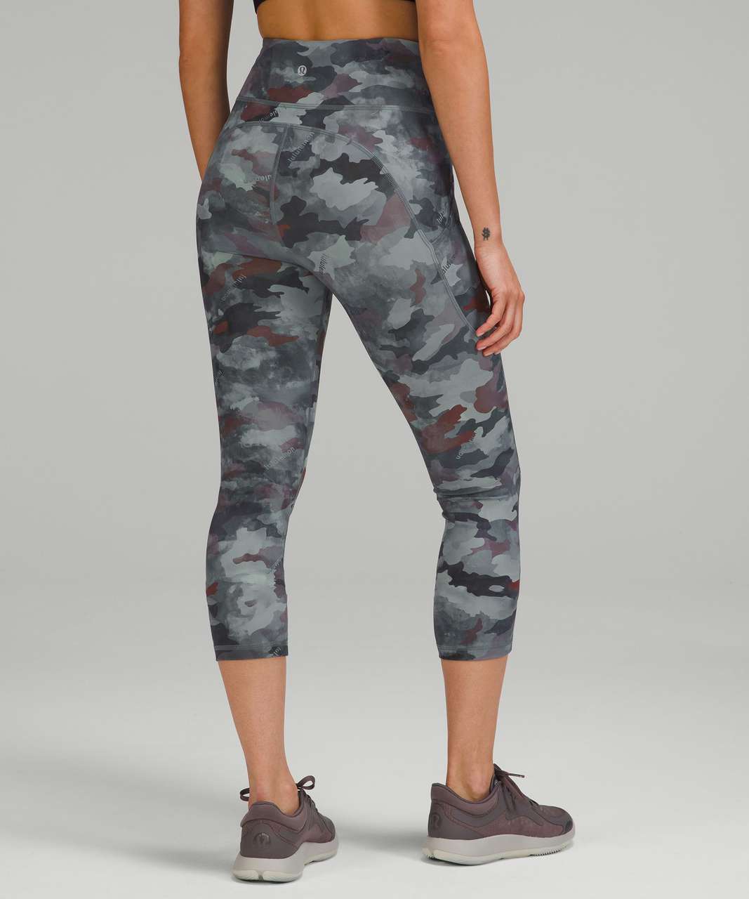 LULULEMON Womens Size 6 Blue Gray Leaf Camo Print High Rise Leggings 