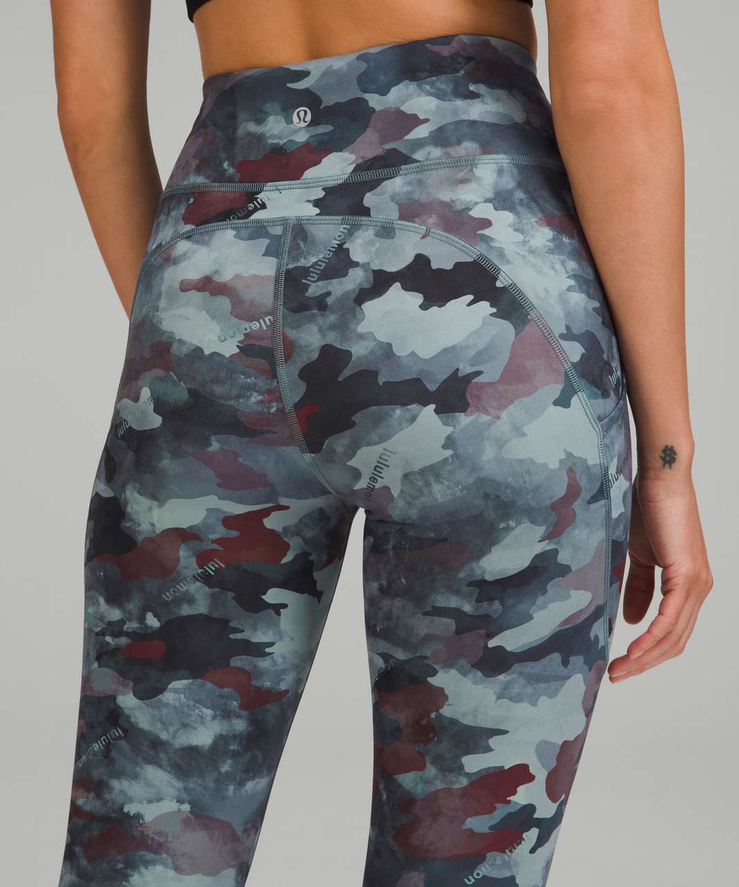 LULULEMON Womens Size 6 Blue Gray Leaf Camo Print High Rise Leggings