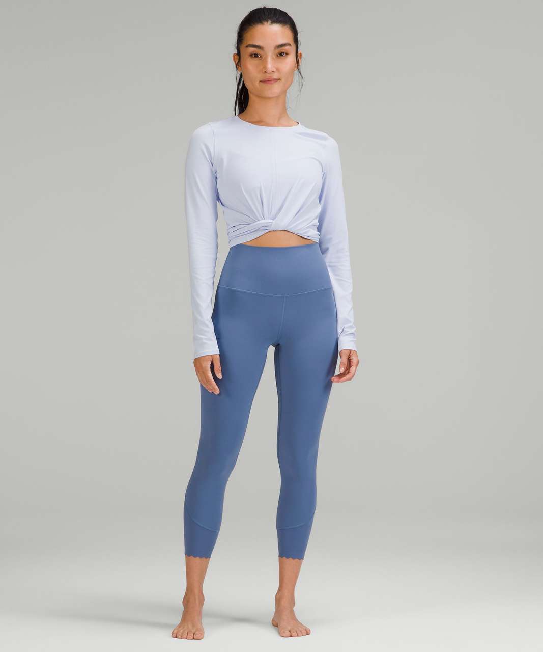 LULULEMON SCALLOP TRIM TEAL/BLACK CROP LEGGING SIZE 2– WEARHOUSE CONSIGNMENT