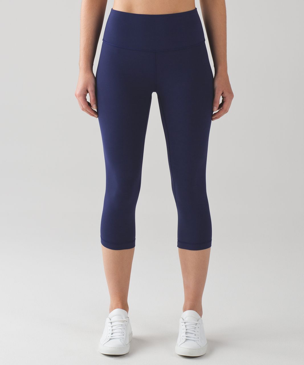 https://storage.googleapis.com/lulu-fanatics/product/7719/1280/lululemon-align-crop-19-hero-blue-023188-34724.jpg