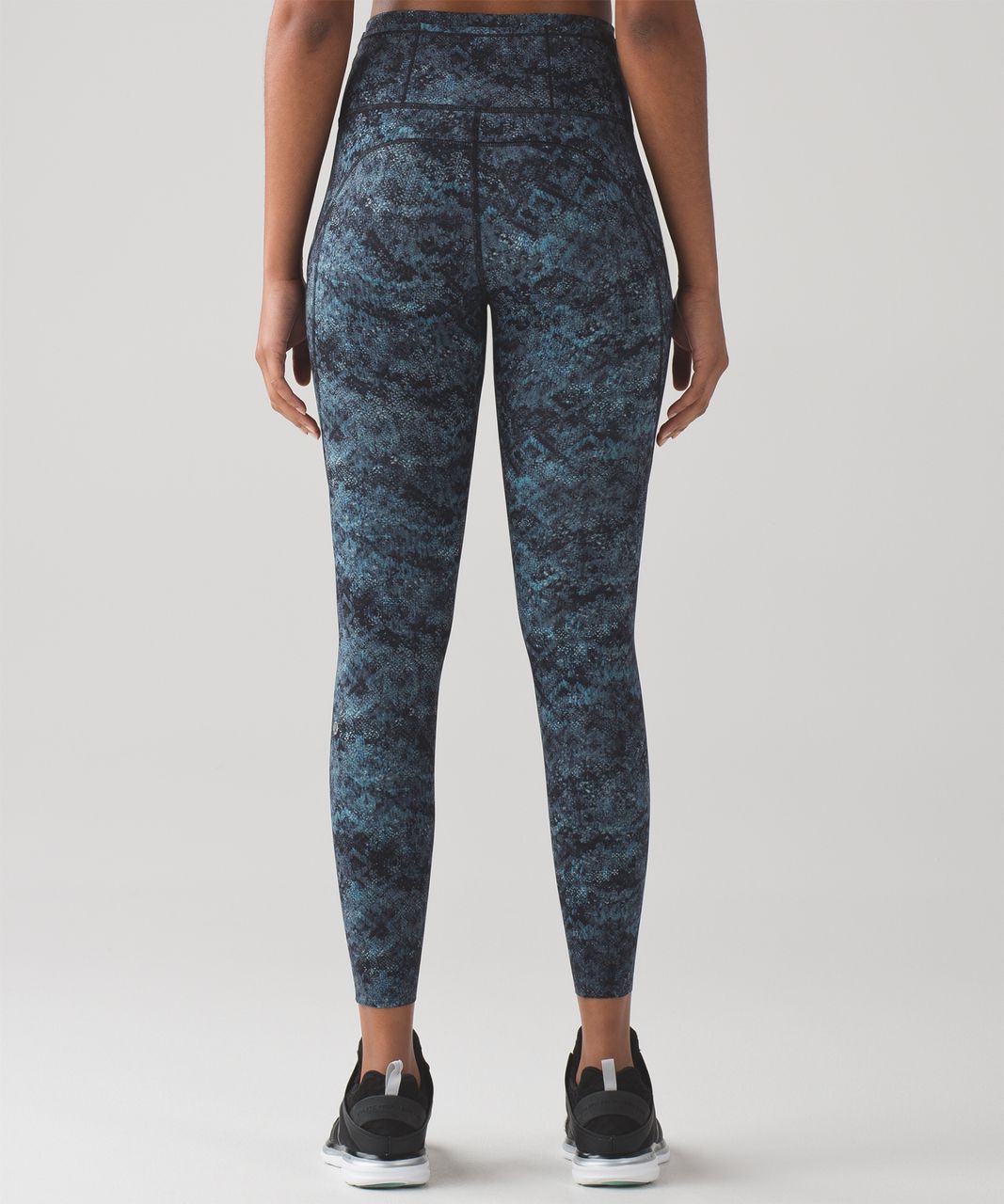 https://storage.googleapis.com/lulu-fanatics/product/7724/1280/lululemon-fast-and-free-7-8-tight-fairisle-multi-black-027874-34752.jpg