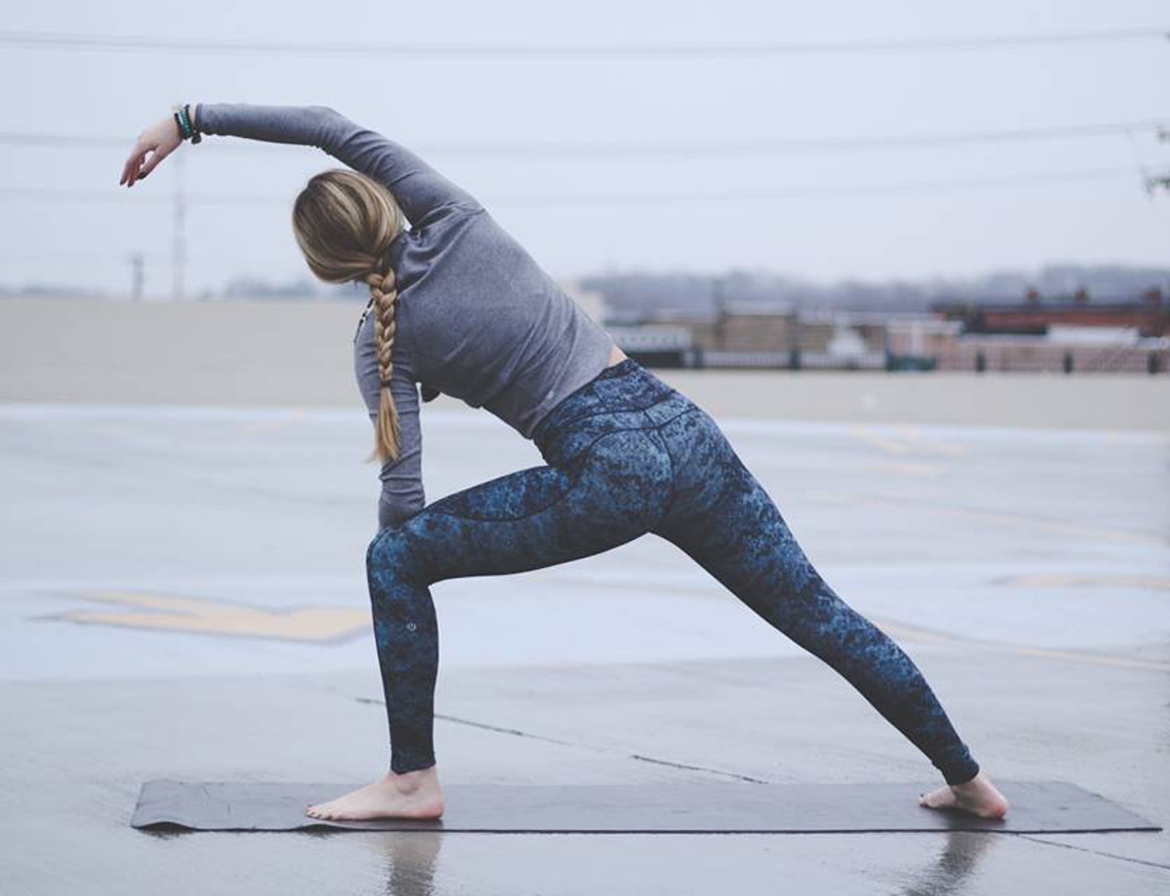 Wearing lululemon for work today! Kitsilano mock neck tee paired with the Skyline  Pant from Athleta : r/lululemon