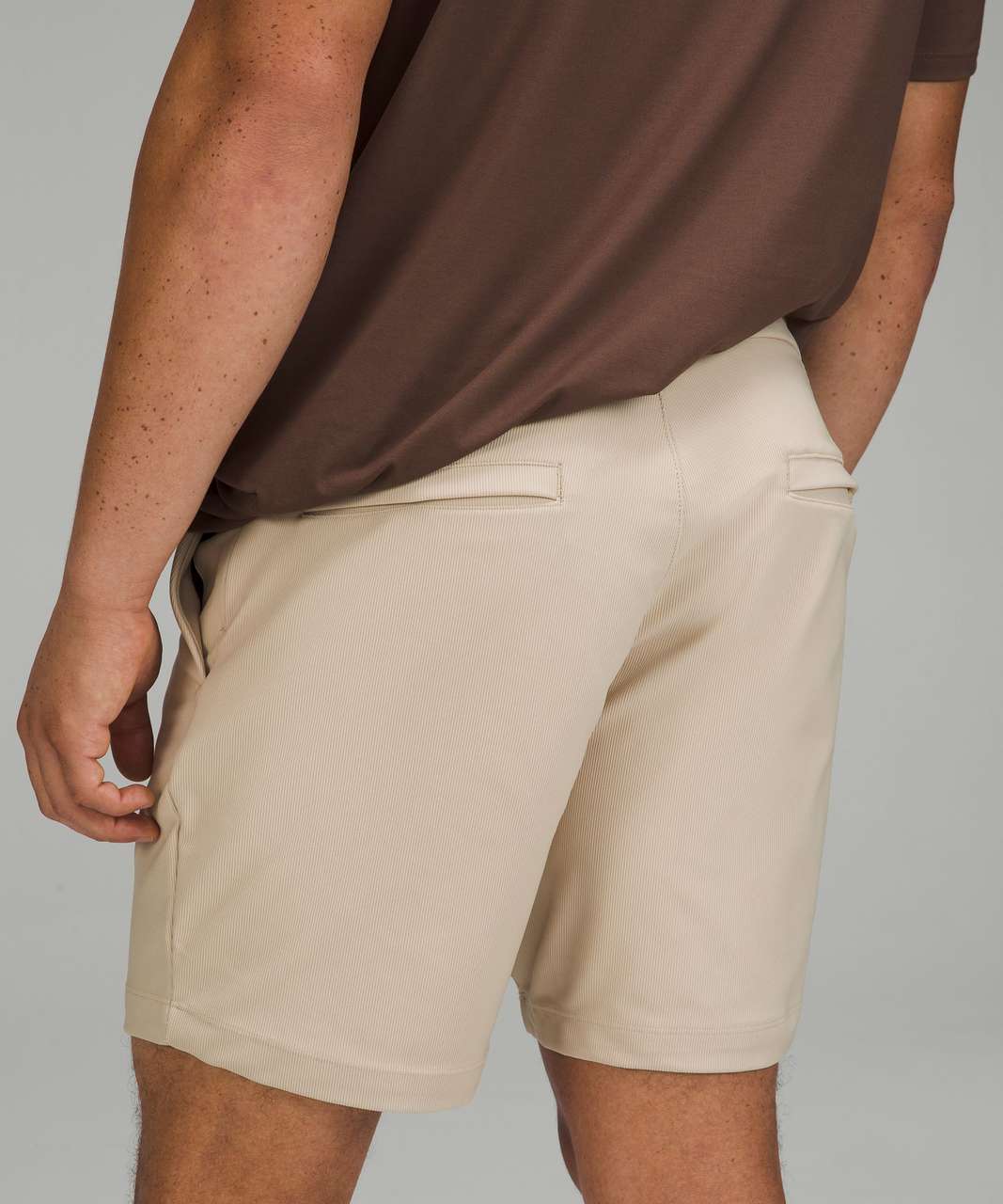 Beige Commission 7 shorts, Lululemon