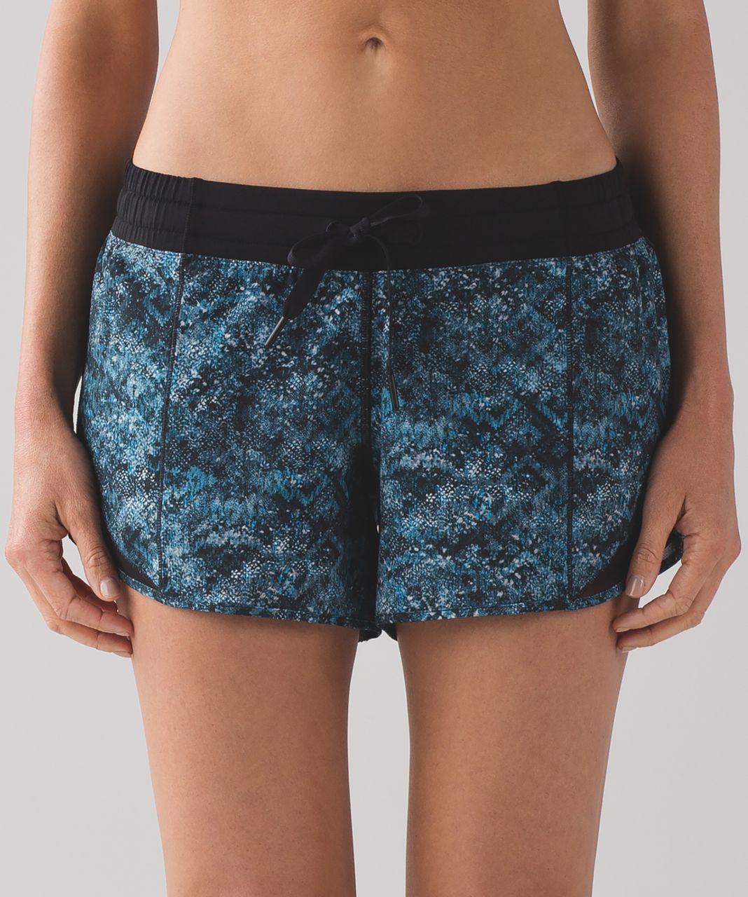 Lululemon Hotty Hot Short (Long 4") - Fairisle Multi Black / Black