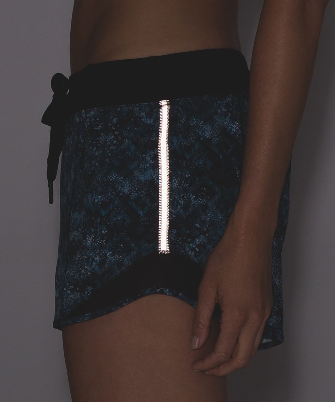 Lululemon Hotty Hot Short (Long 4") - Fairisle Multi Black / Black