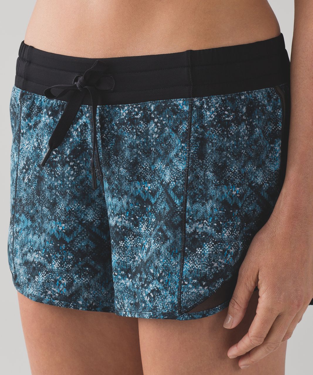 Lululemon Hotty Hot Short (Long 4") - Fairisle Multi Black / Black