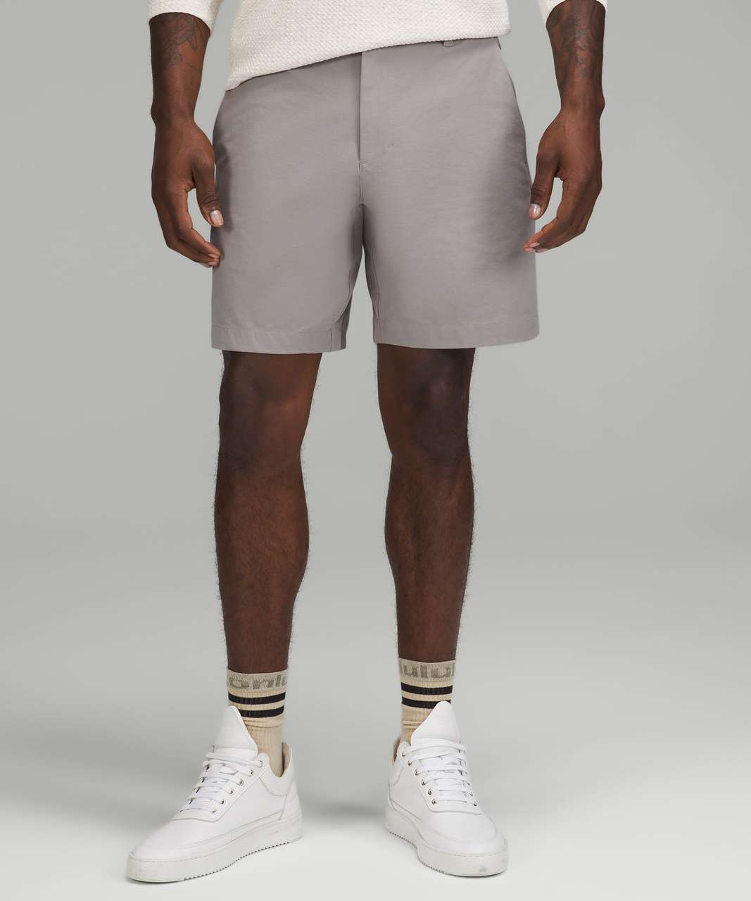 Beige Commission 7 shorts, Lululemon