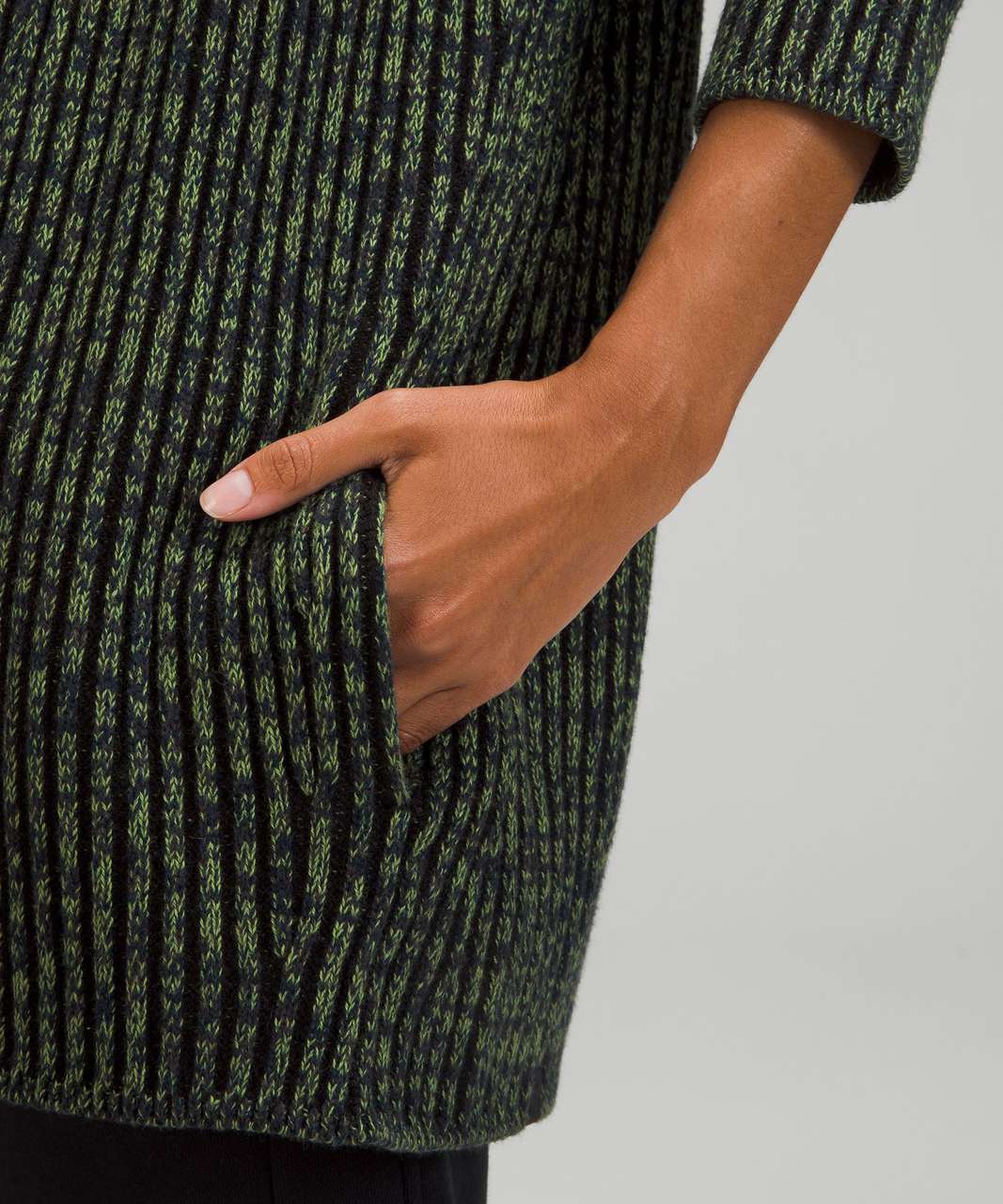 https://storage.googleapis.com/lulu-fanatics/product/77519/1280/lululemon-cotton-cashmere-blend-sweater-wrap-green-foliage-true-navy-black-granite-black-058355-412710.jpg