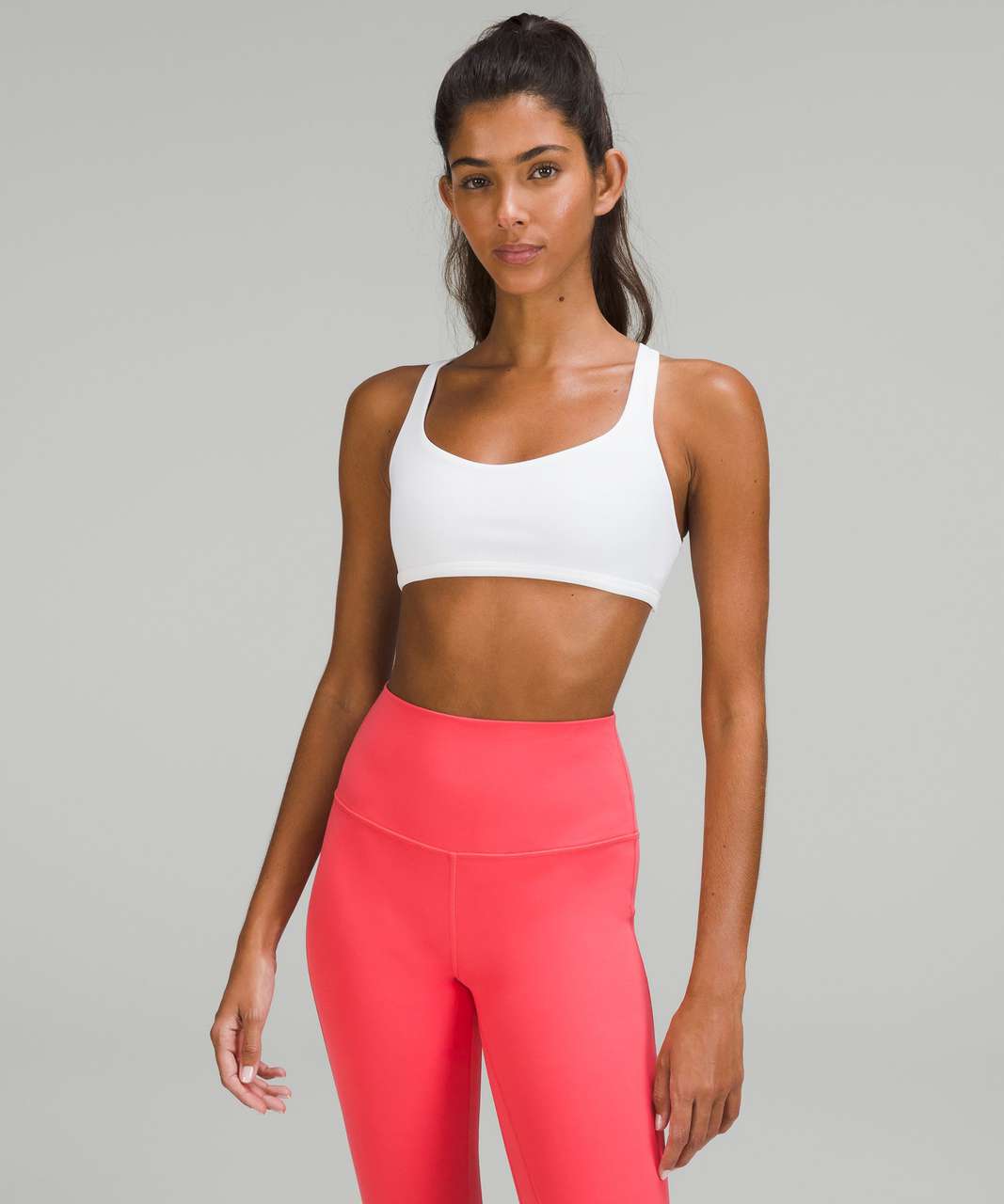 lululemon FREE TO BE WILD - Light support sports bra - white