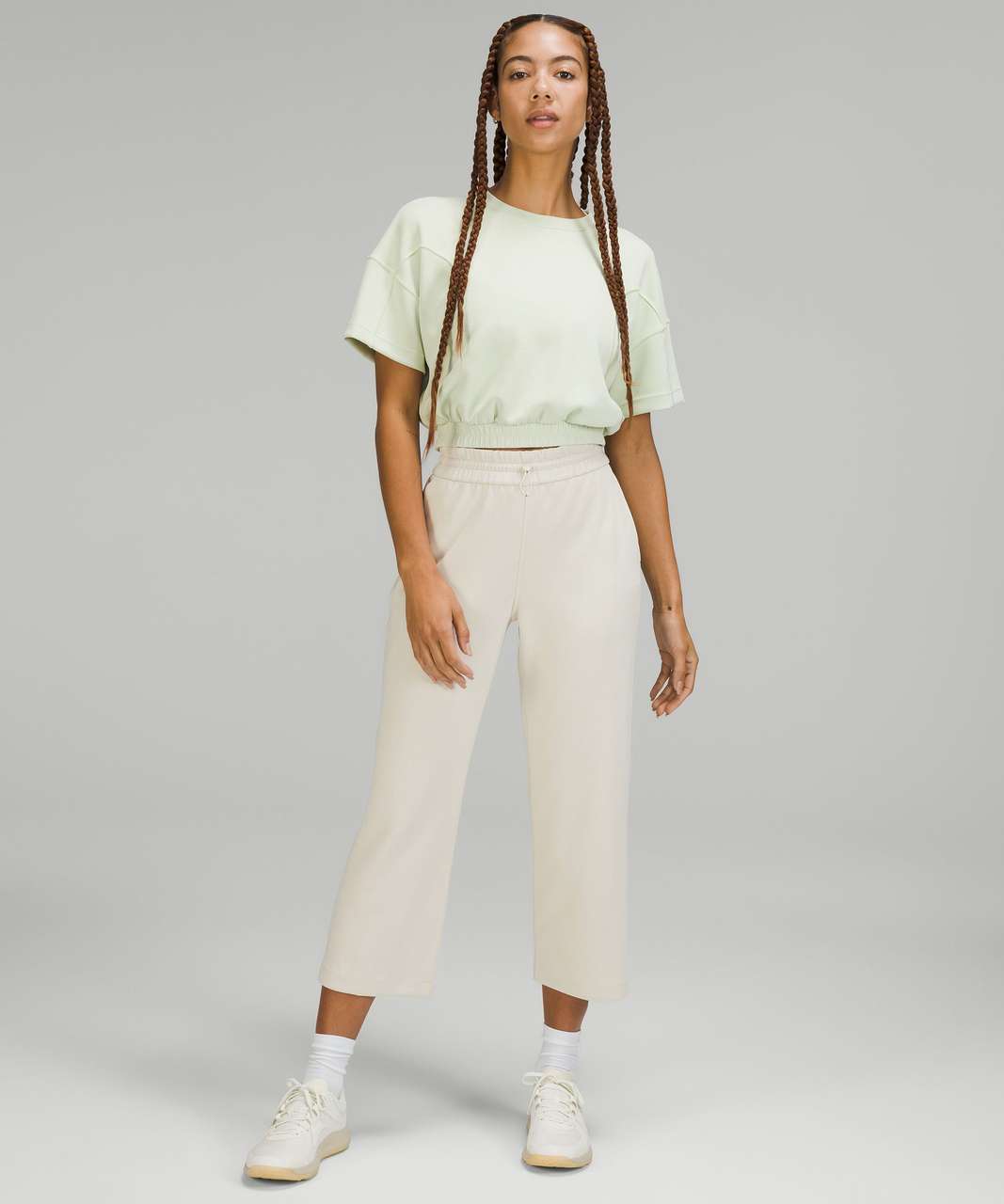 Warning: loungeful HR wide leg crop drastically different in length between  colours!! (White opal vs black, both in 6) : r/lululemon