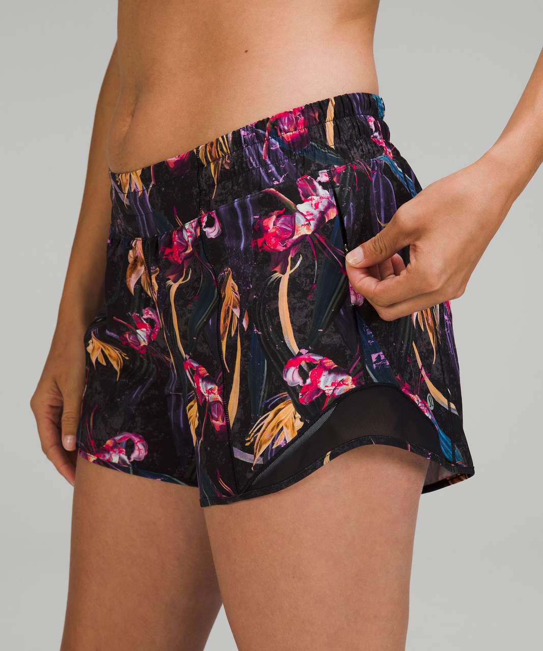 Lululemon Hotty Hot Low-Rise Lined Short 4" - Veiled Floral Black Multi / Black