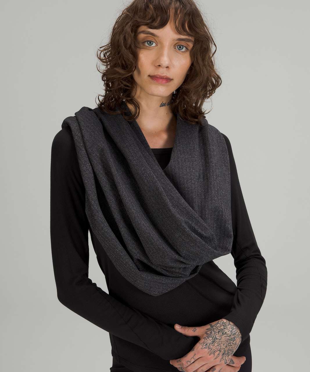 Lululemon heathered black herringbone vinyasa scarf 2015 - Agent