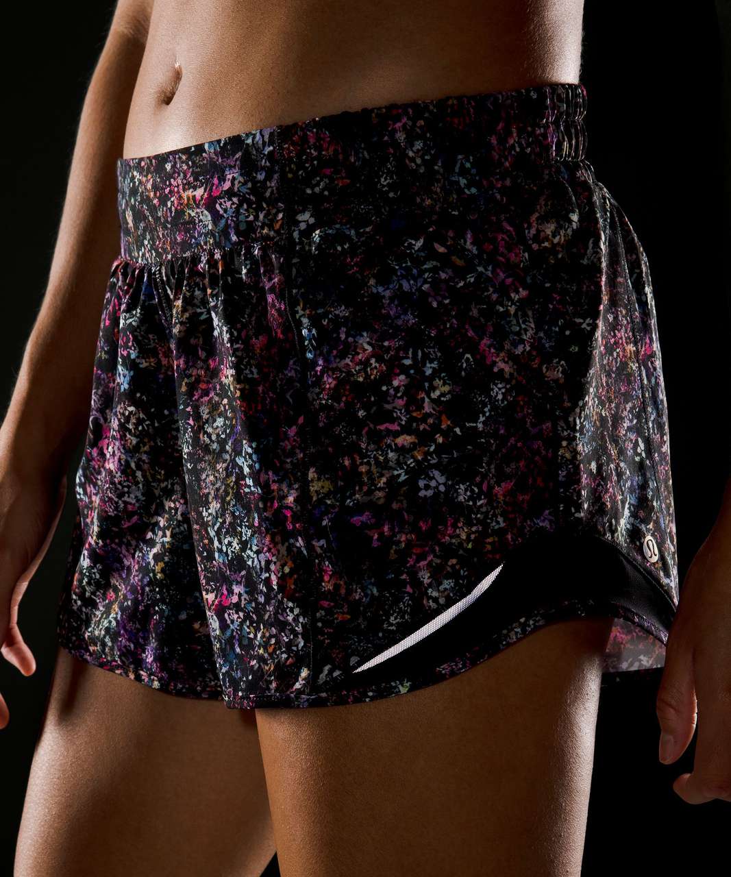 Lululemon Hotty Hot Low-Rise Lined Short 4" - Floral Spray Multi / Black