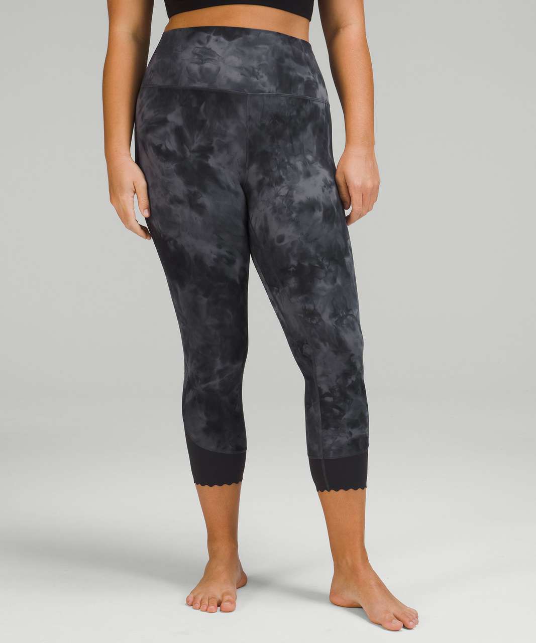 These leggings are the diamond dye pitch grey graphic grey in size 2.