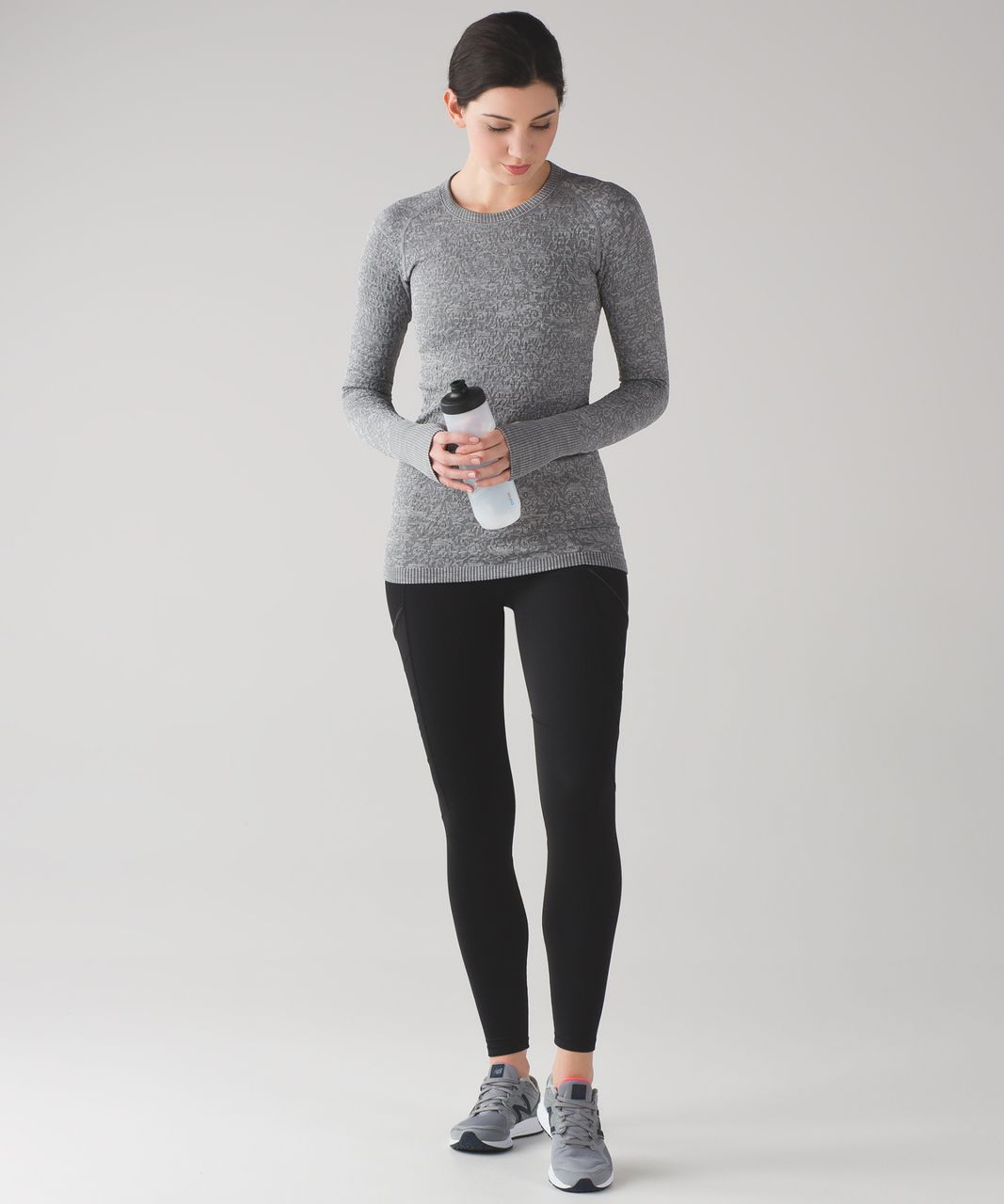 Absolutely love this! Rest less pullover in black/white, size 6