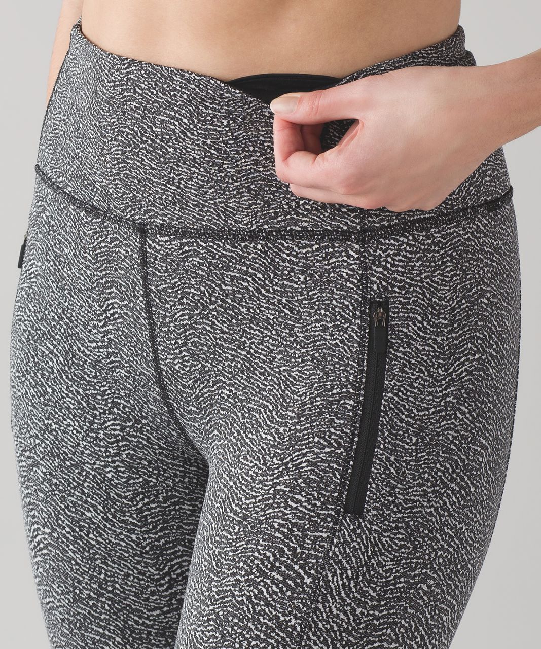 Lululemon Run It Out Tight - Power Luxtreme Ripple Jacquard Black White