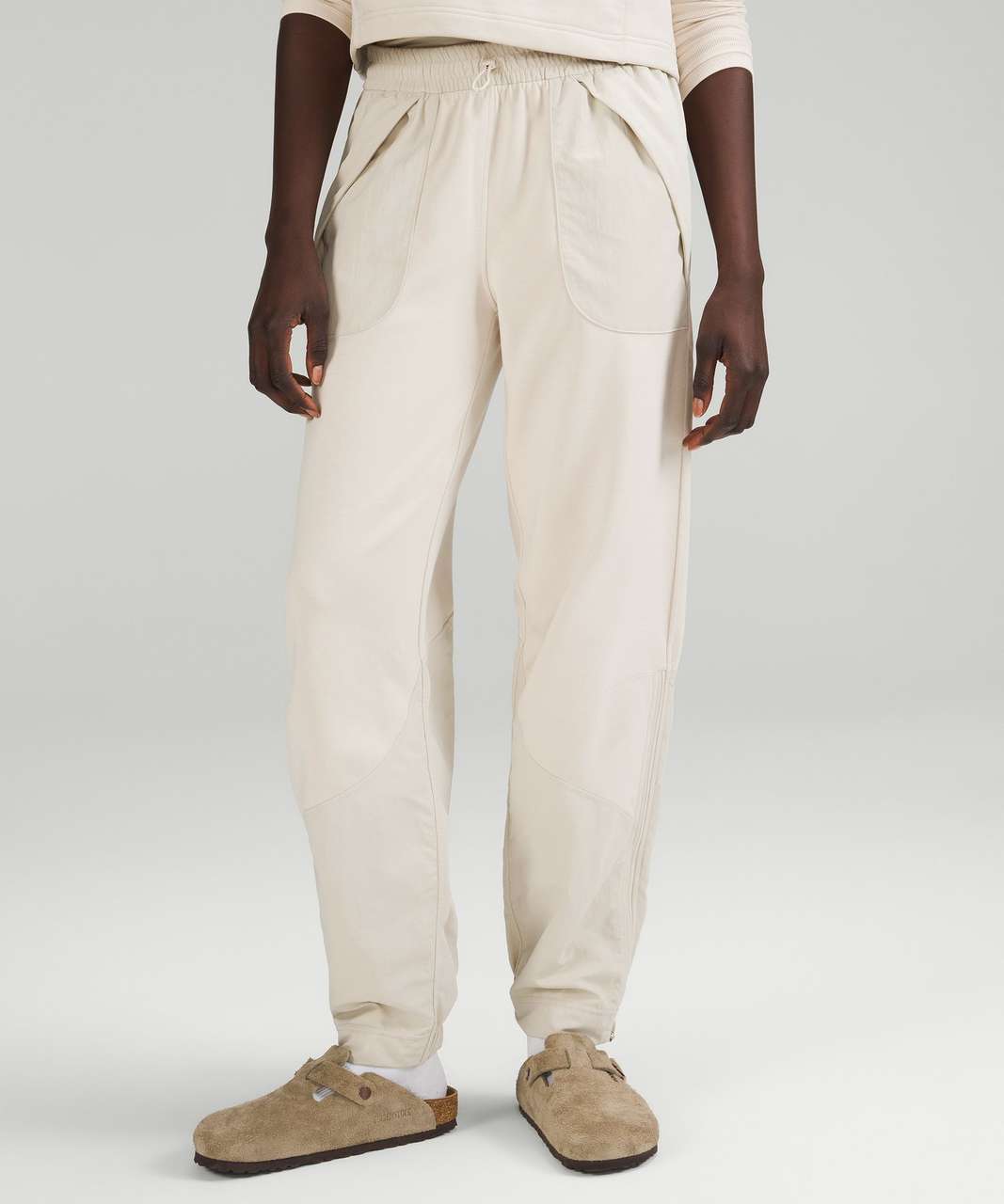 The Effortless Pant™ THE EFFORTLESS SHORT™ LINEN MID-THIGH