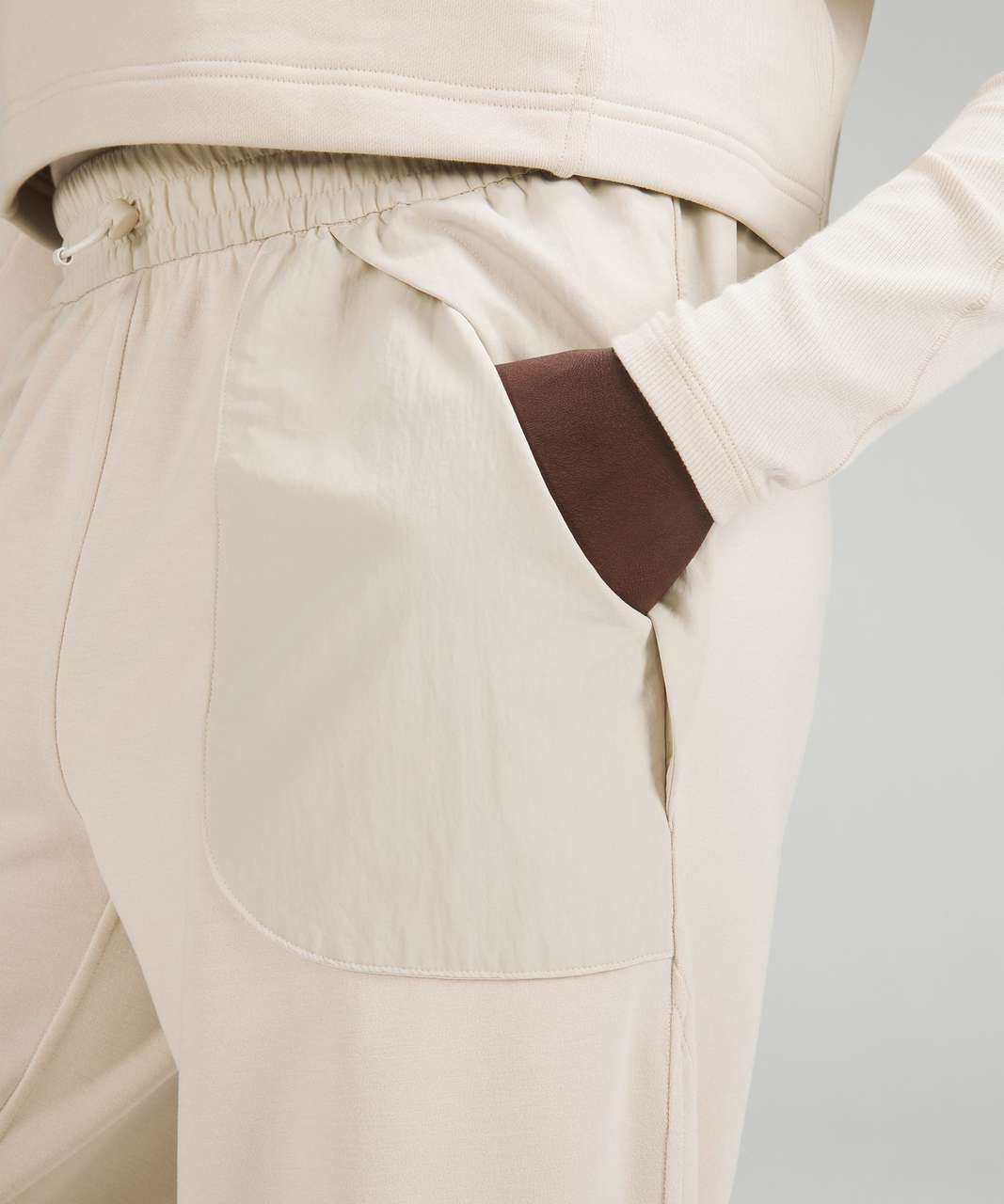 The Effortless Pant™ THE EFFORTLESS SHORT™ LINEN MID-THIGH