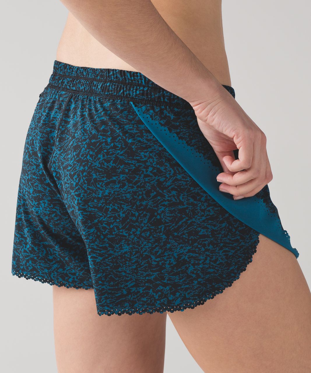 Lululemon Hit It Short (3 1/2) - Iced Wave Capri Black / Black