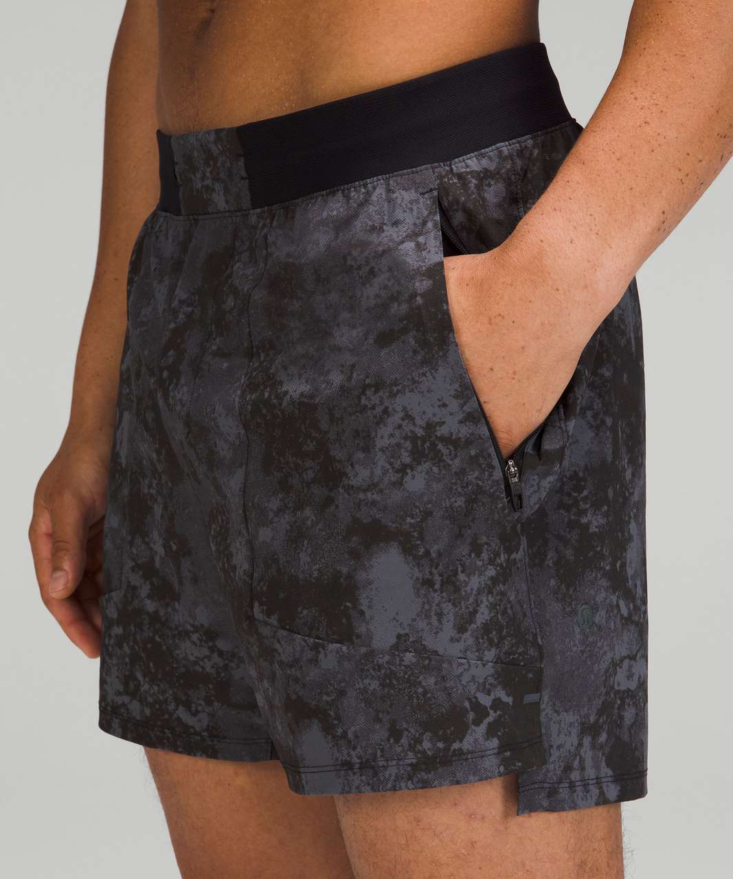 Lululemon License to Train Linerless Short 5" - Tactile Print Anchor Black