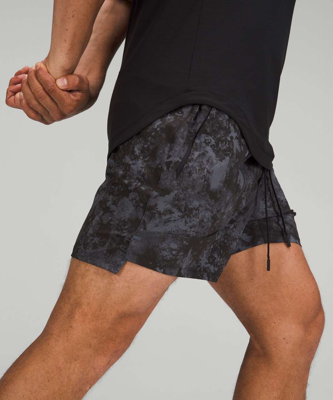 Lululemon License to Train Linerless Short 5" - Tactile Print Anchor Black