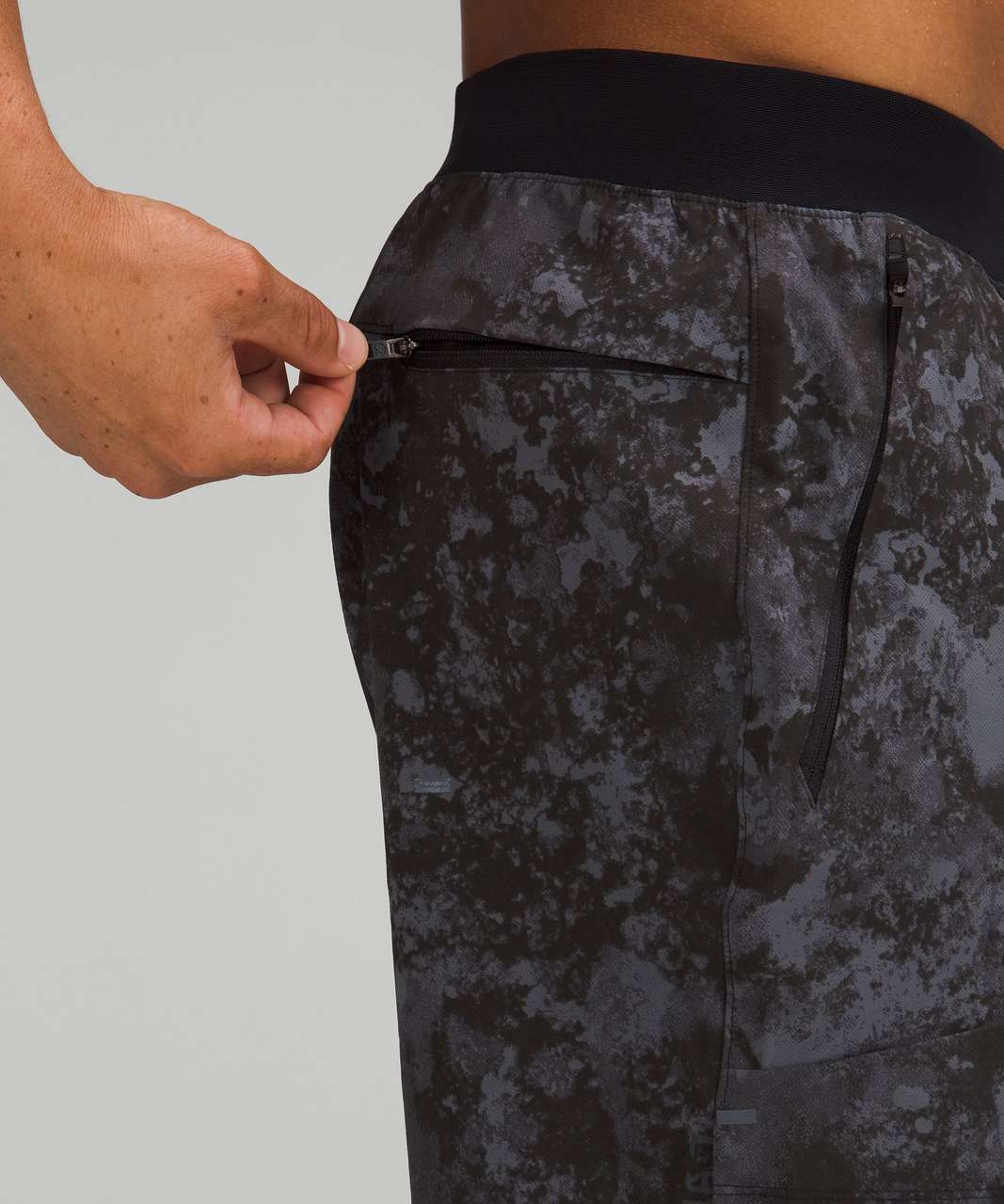 Lululemon License to Train Linerless Short 5" - Tactile Print Anchor Black