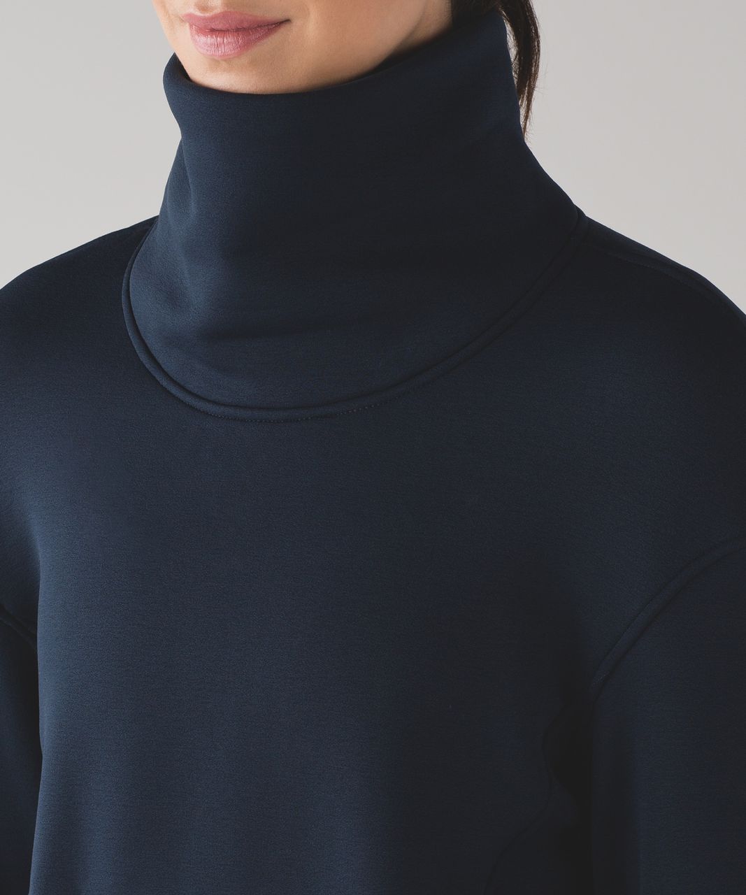 Lululemon Kick The Cold Funnel Neck - Inkwell