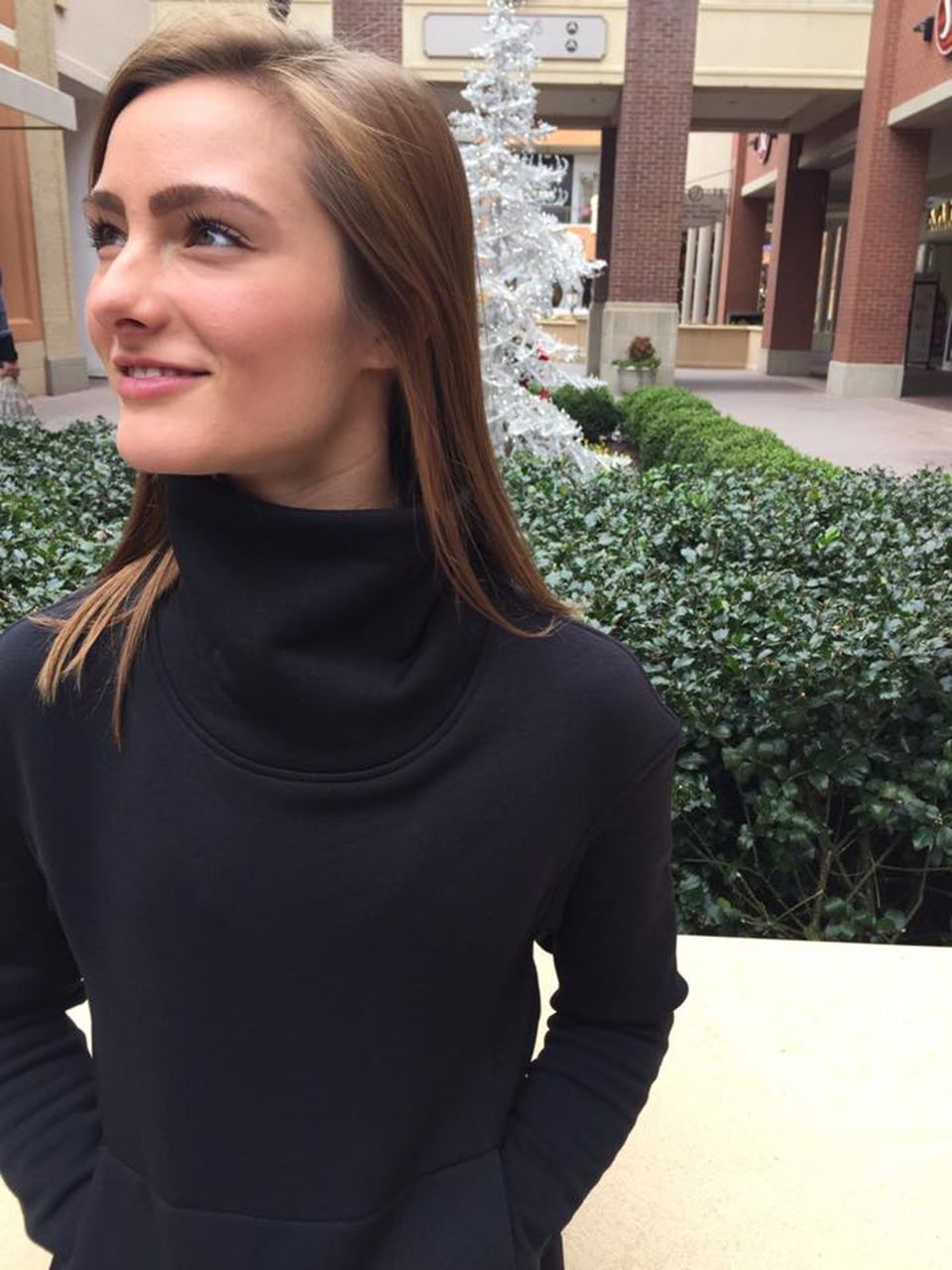 Lululemon Kick The Cold Funnel Neck - Black