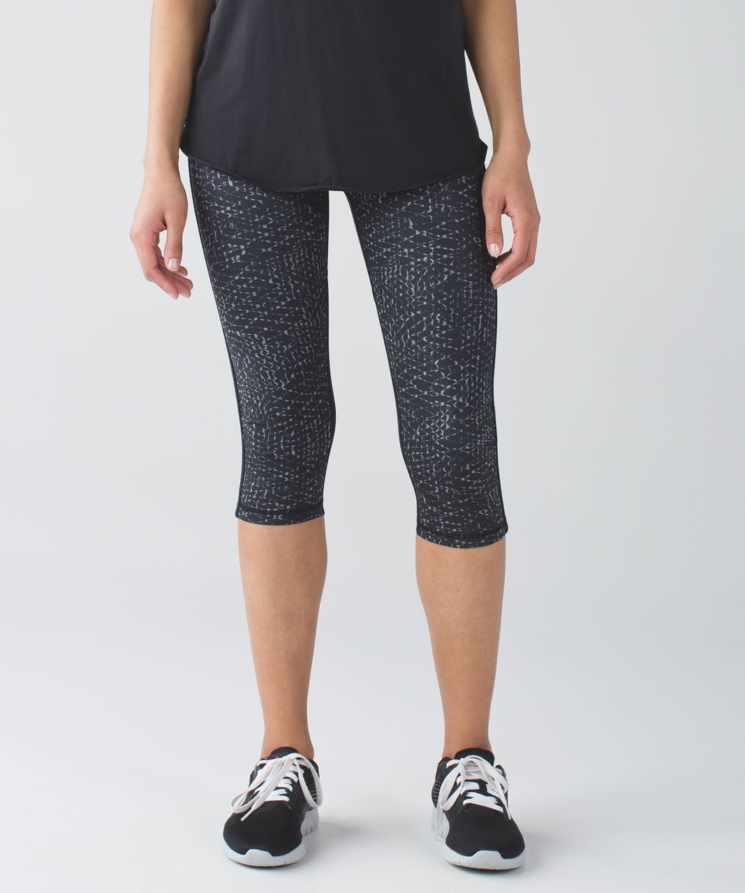 Lululemon Lululemon Var-City Crop Leggings 6 Samba Snake Battleship Bl