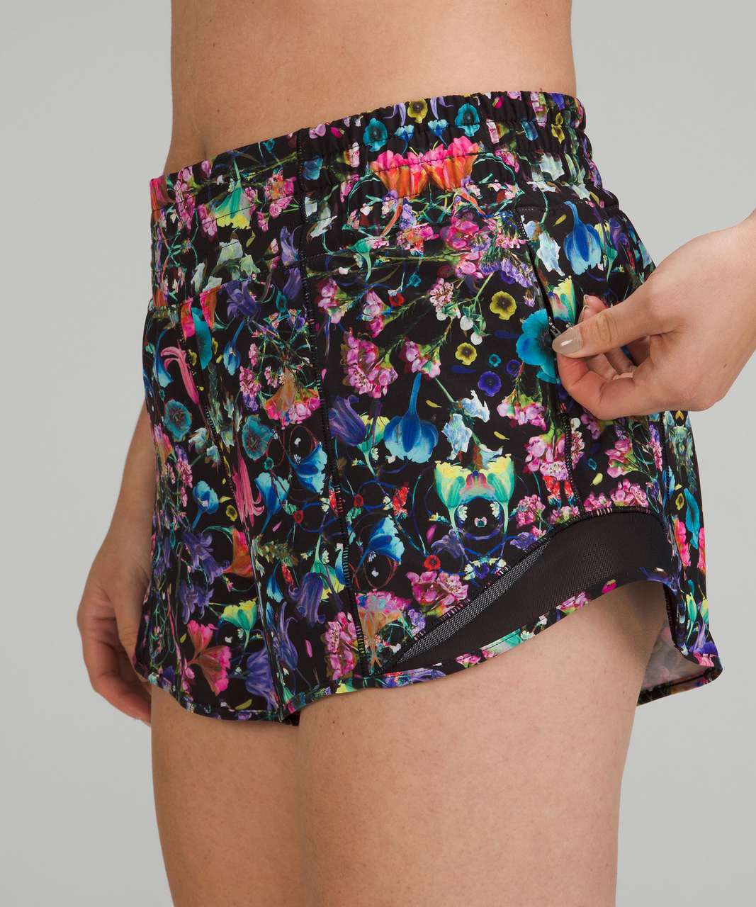 Lululemon Hotty Hot High-Rise Lined Short 2.5" - Flowerscope Black Multi / Black