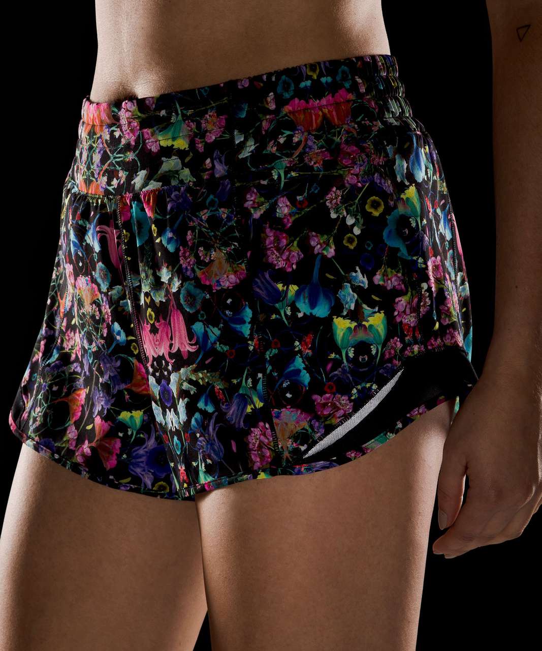 Lululemon Hotty Hot High-Rise Lined Short 2.5" - Flowerscope Black Multi / Black