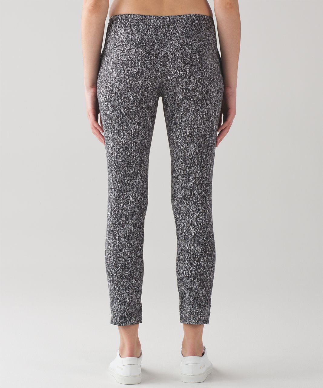 Lululemon women's black and white print pants size 4