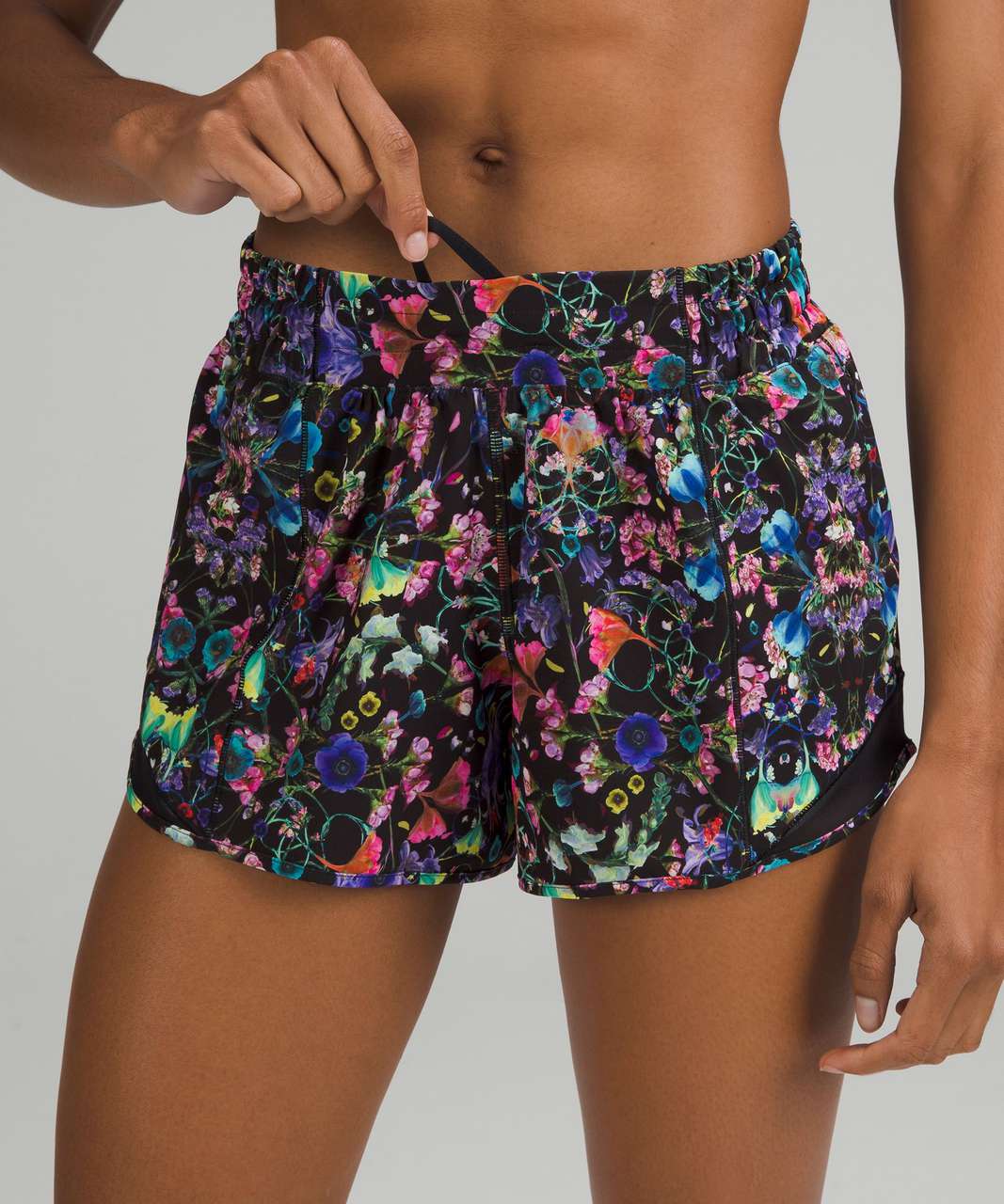 Lululemon Hotty Hot Low-Rise Lined Short 4" - Flowerscope Black Multi / Black