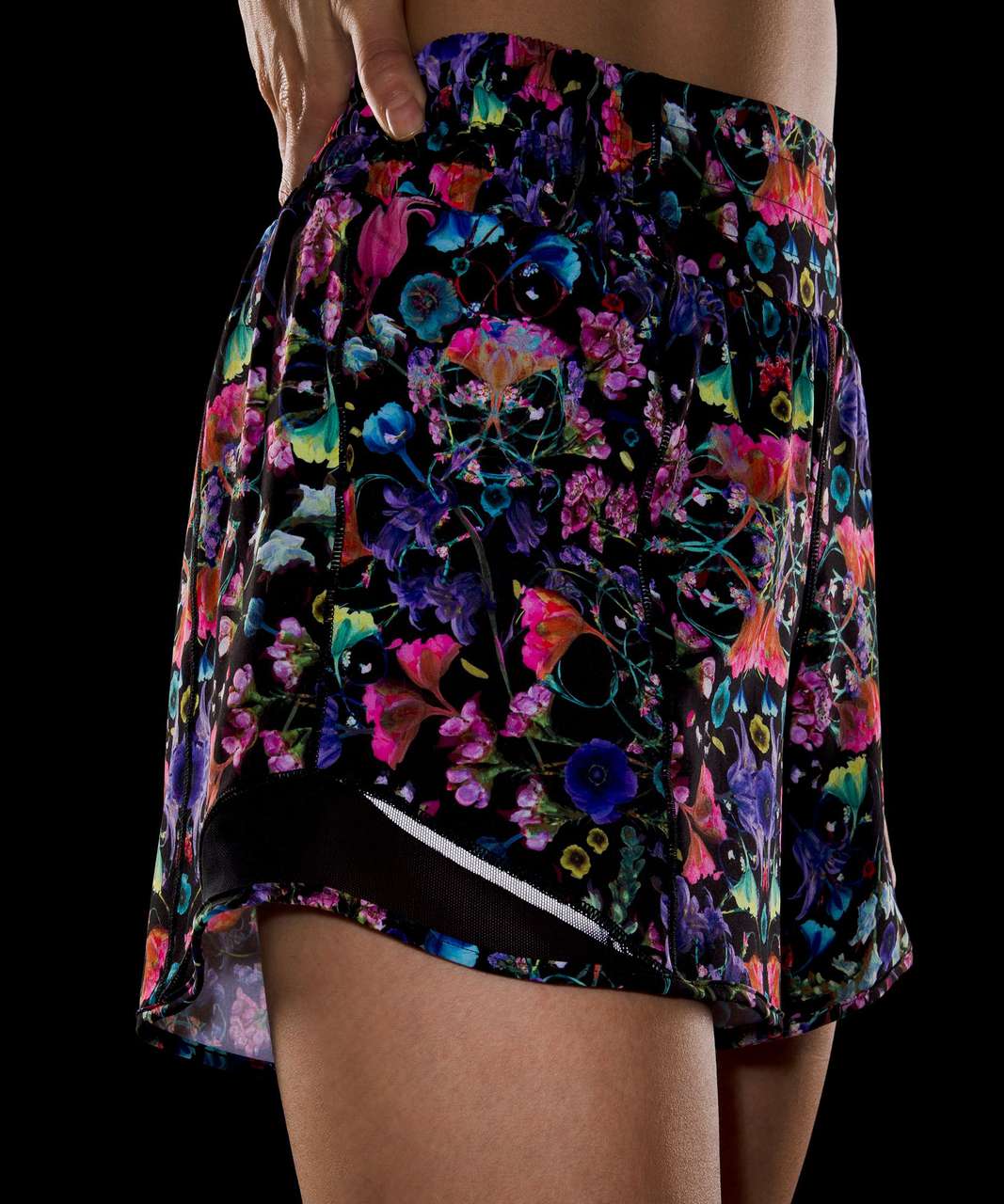 Lululemon Hotty Hot High-Rise Lined Short 4" - Flowerscope Black Multi / Black