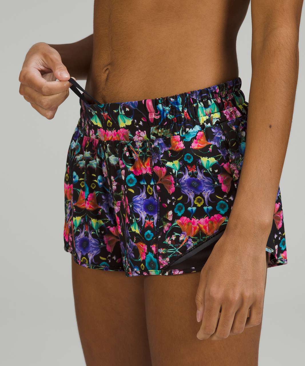 Lululemon Hotty Hot Low-Rise Lined Short 2.5 - Flowerscope Black