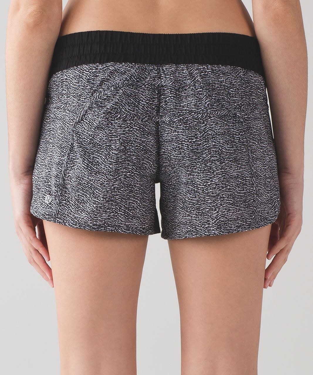 Lululemon Tracker Short IV (4") - Currents White Black / Black