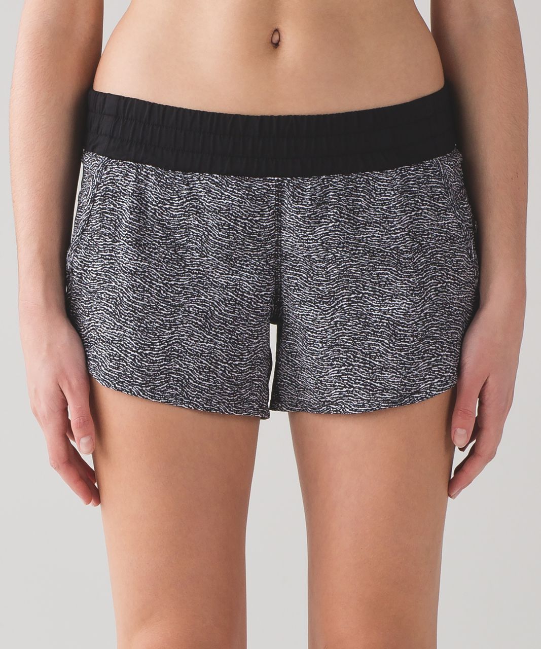 Lululemon Tracker Short IV (4") - Currents White Black / Black