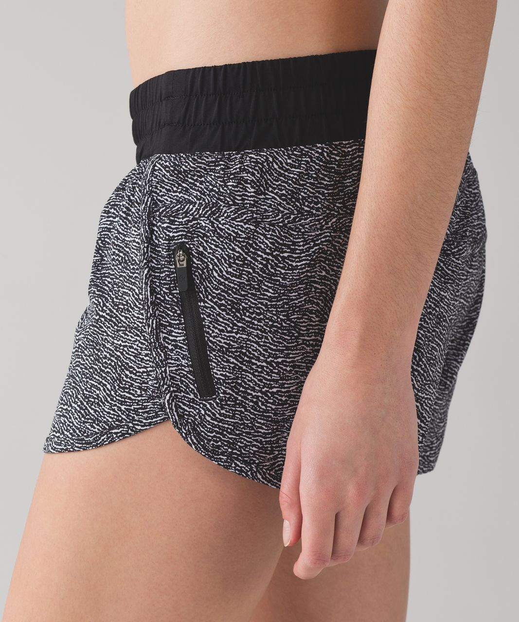 Lululemon Tracker Short IV (4") - Currents White Black / Black