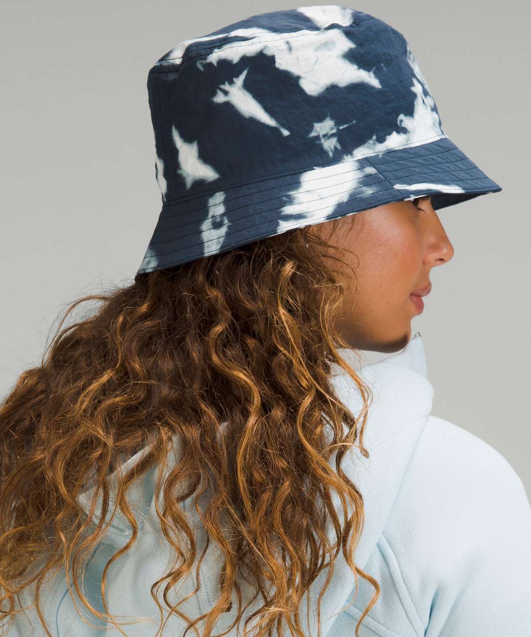 Lululemon On My Level Bucket Hat with Pocket - Indigo Ice Print