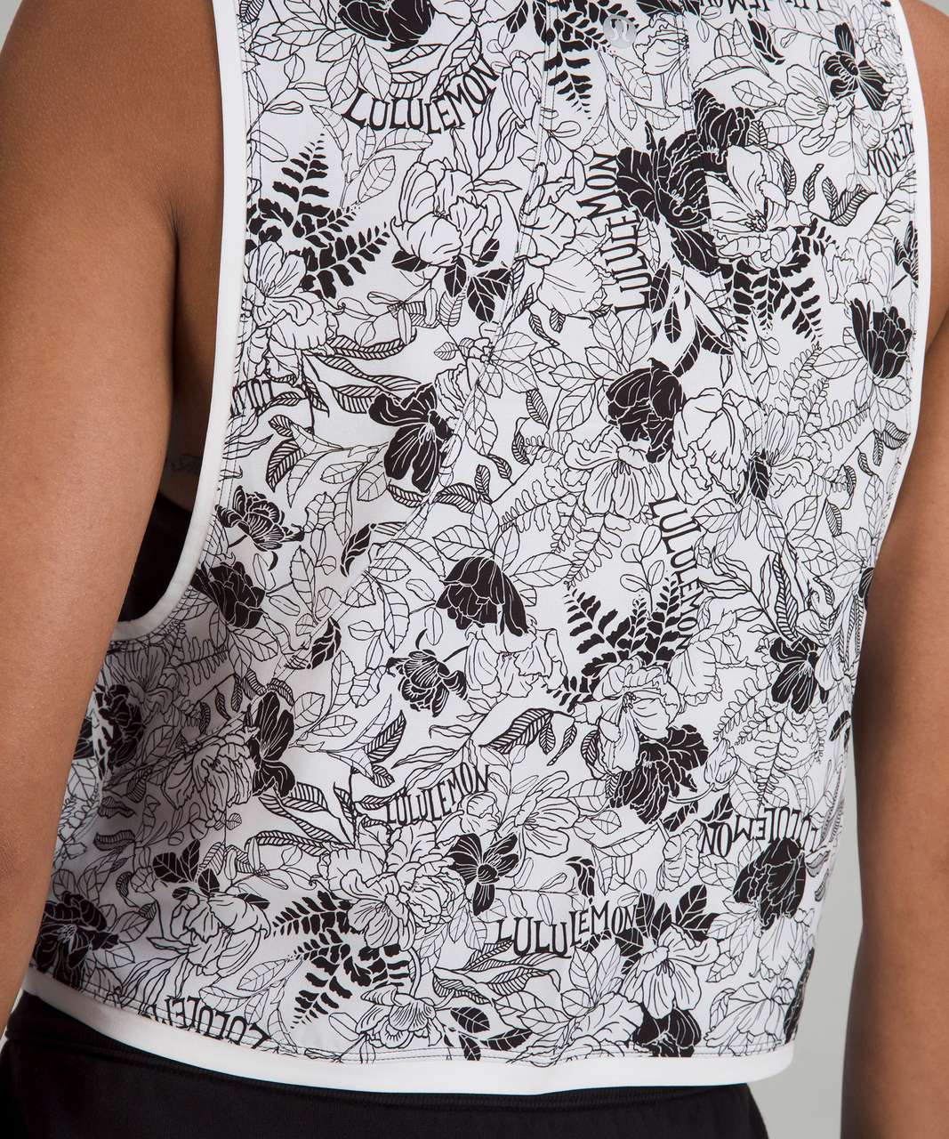 Lululemon Floral Black White Women Size 6 Run Deep V Top Tank Mesh Back