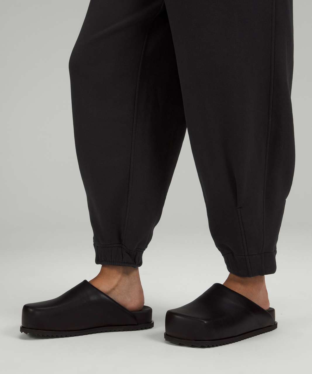 Lululemon Loungeful Oversized-Fit High-Rise Cropped Jogger - Black