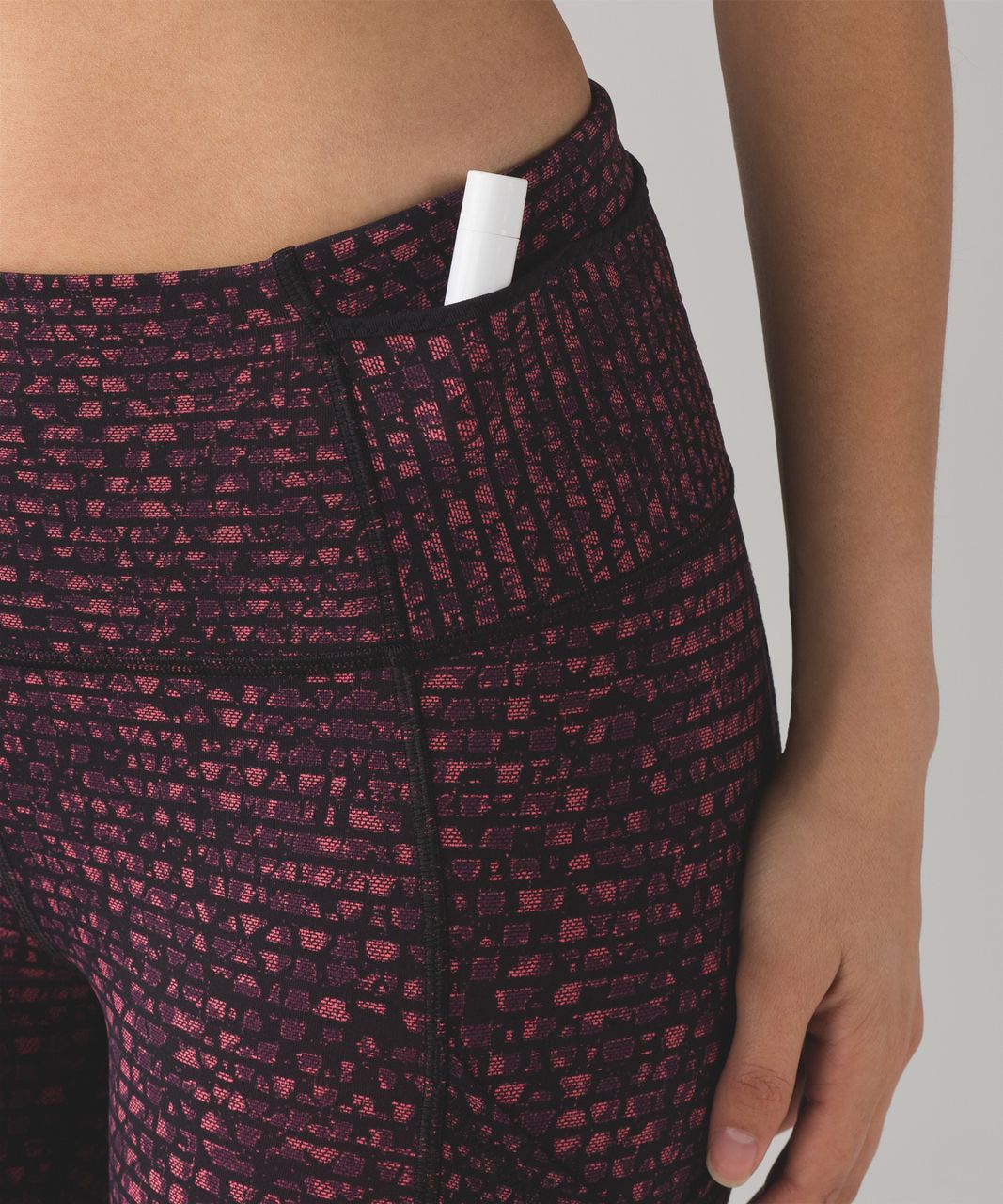 Lululemon Outrun 17" Crop - Shatter Weave Dust Coral Plum / Black