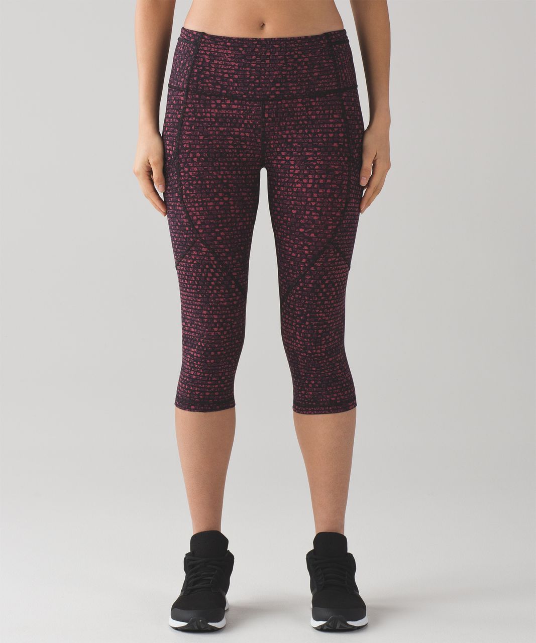 Lululemon Outrun 17" Crop - Shatter Weave Dust Coral Plum / Black